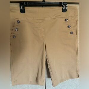 Ladies pull on Bermuda shorts, size L